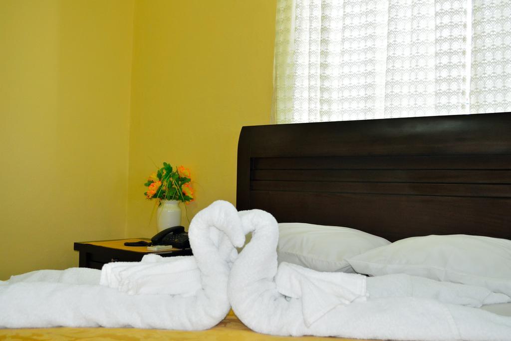 Hostal Cormorant Flightless بويرتو أيورا المظهر الخارجي الصورة