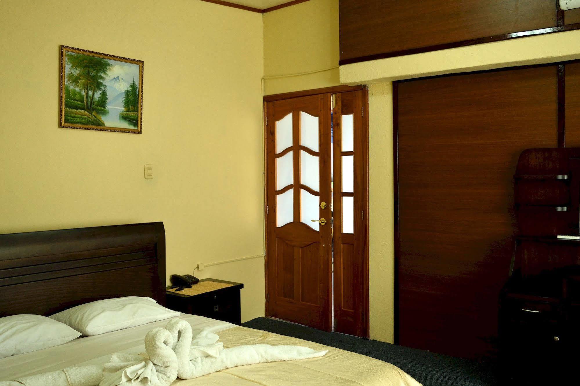 Hostal Cormorant Flightless بويرتو أيورا المظهر الخارجي الصورة