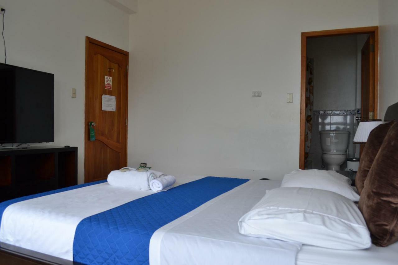 Hostal Cormorant Flightless بويرتو أيورا المظهر الخارجي الصورة